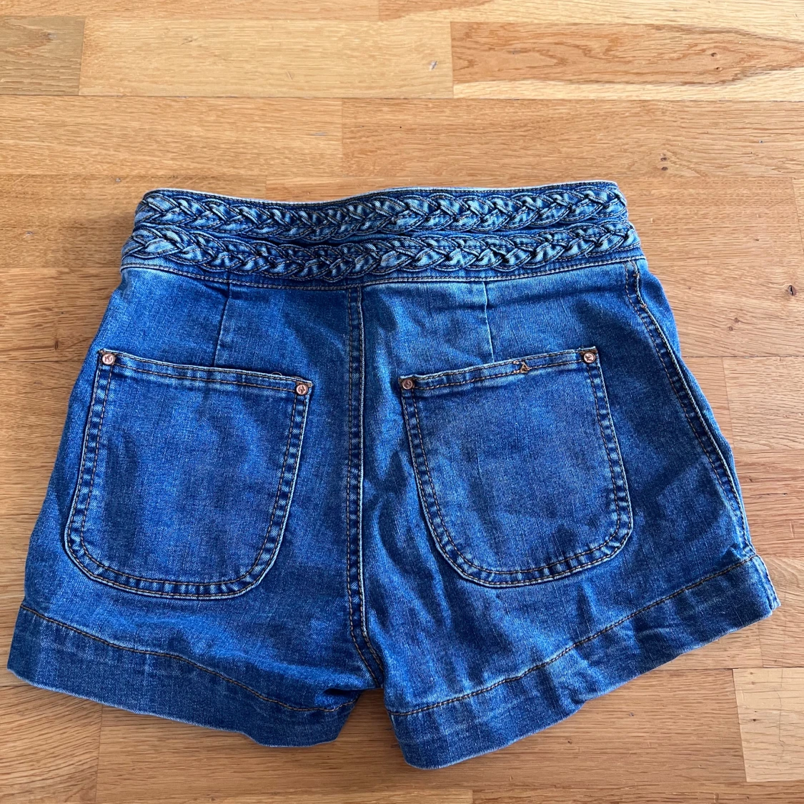 Blå jeansshorts från Never Denim - 1