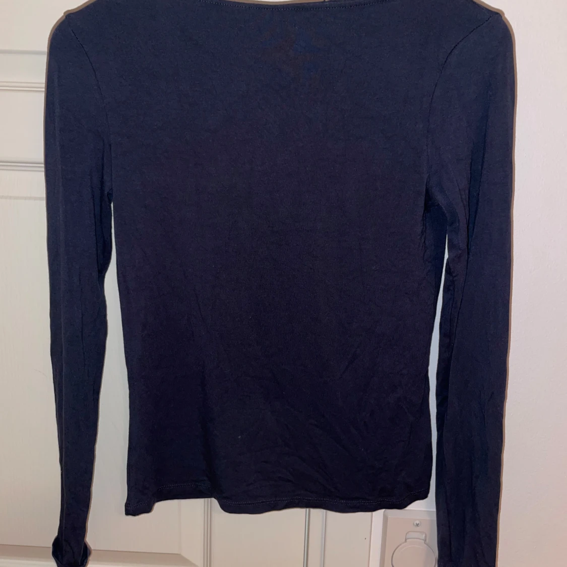 Mörkblå långärmad basic tröja - 2