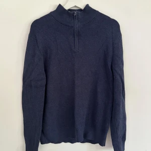 These glory days Tröja - Här säljer jag en zip up från These glory days i storleken M i gott skick. Hör av vid funderingar 