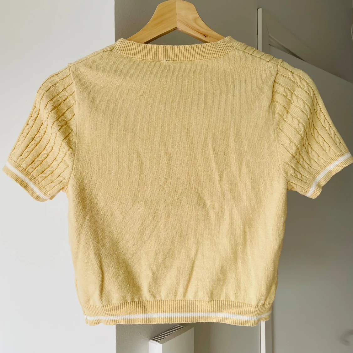 Ny Gul kabelstickad topp - 1
