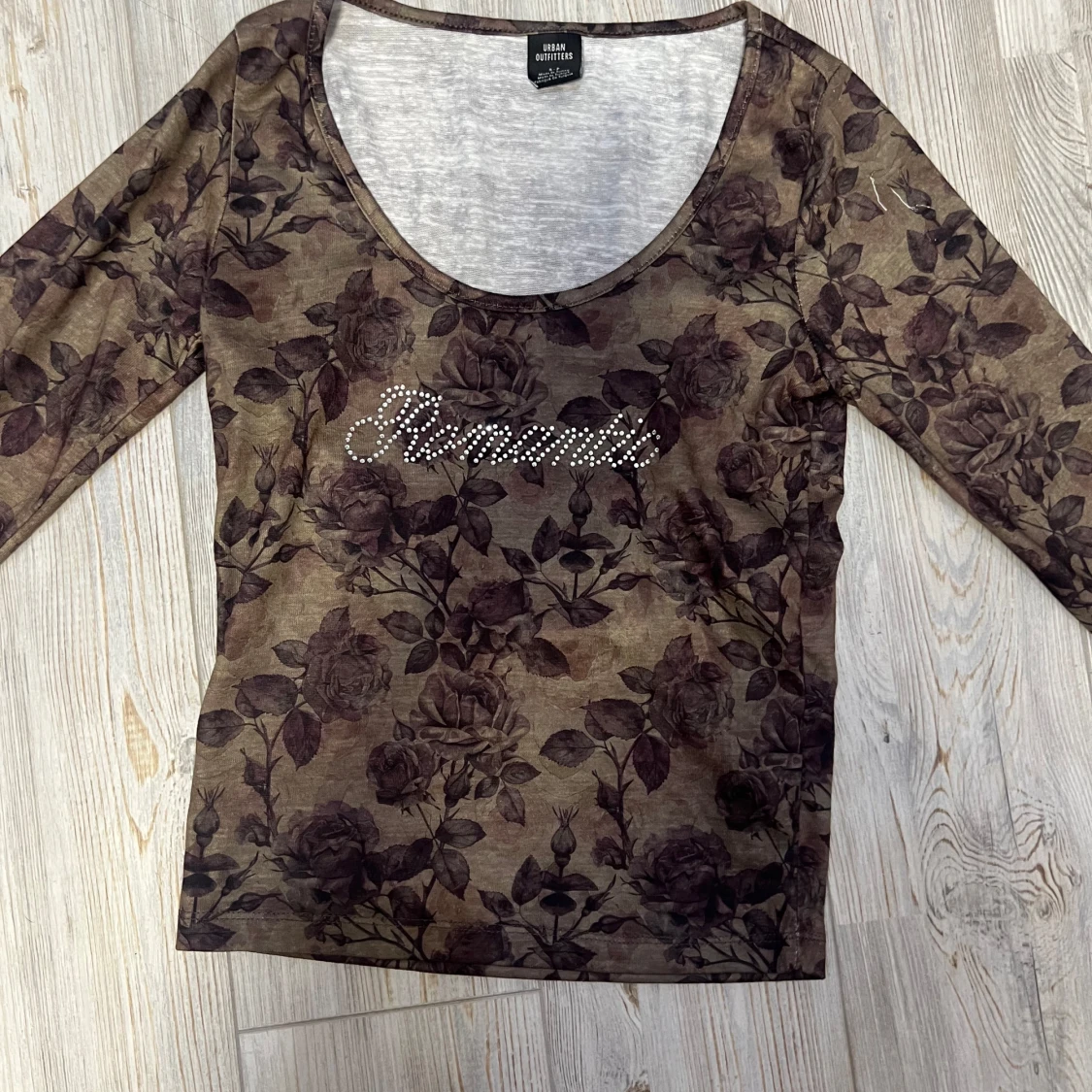 Blommig brun topp från Urban Outfitters - 2