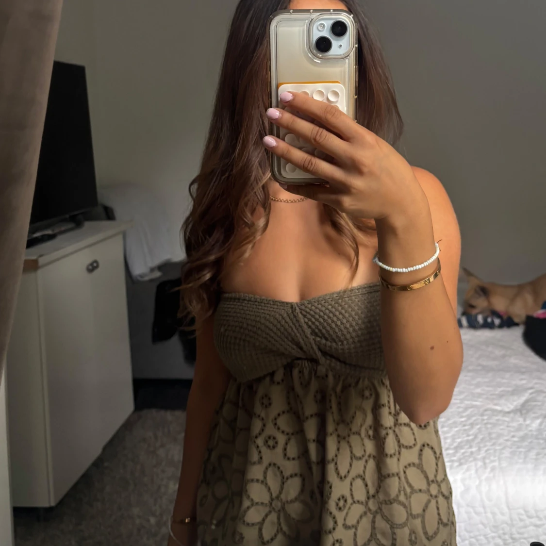 Mörkgrön axelbandslös topp med blommor🌺