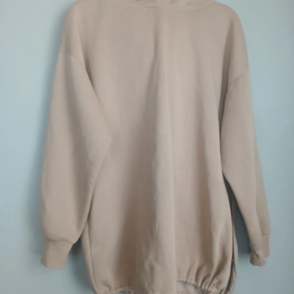 Beige oversized hoodie – mjuk som en filt, snygg som streetstyle! 🫶 Stl L/XL - 2