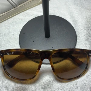 Rayband boyfriends - Säljer nu mina Rayband då dom är i suveränt skick o riktigt stiliga på. Year around brillor⭐️⭐️