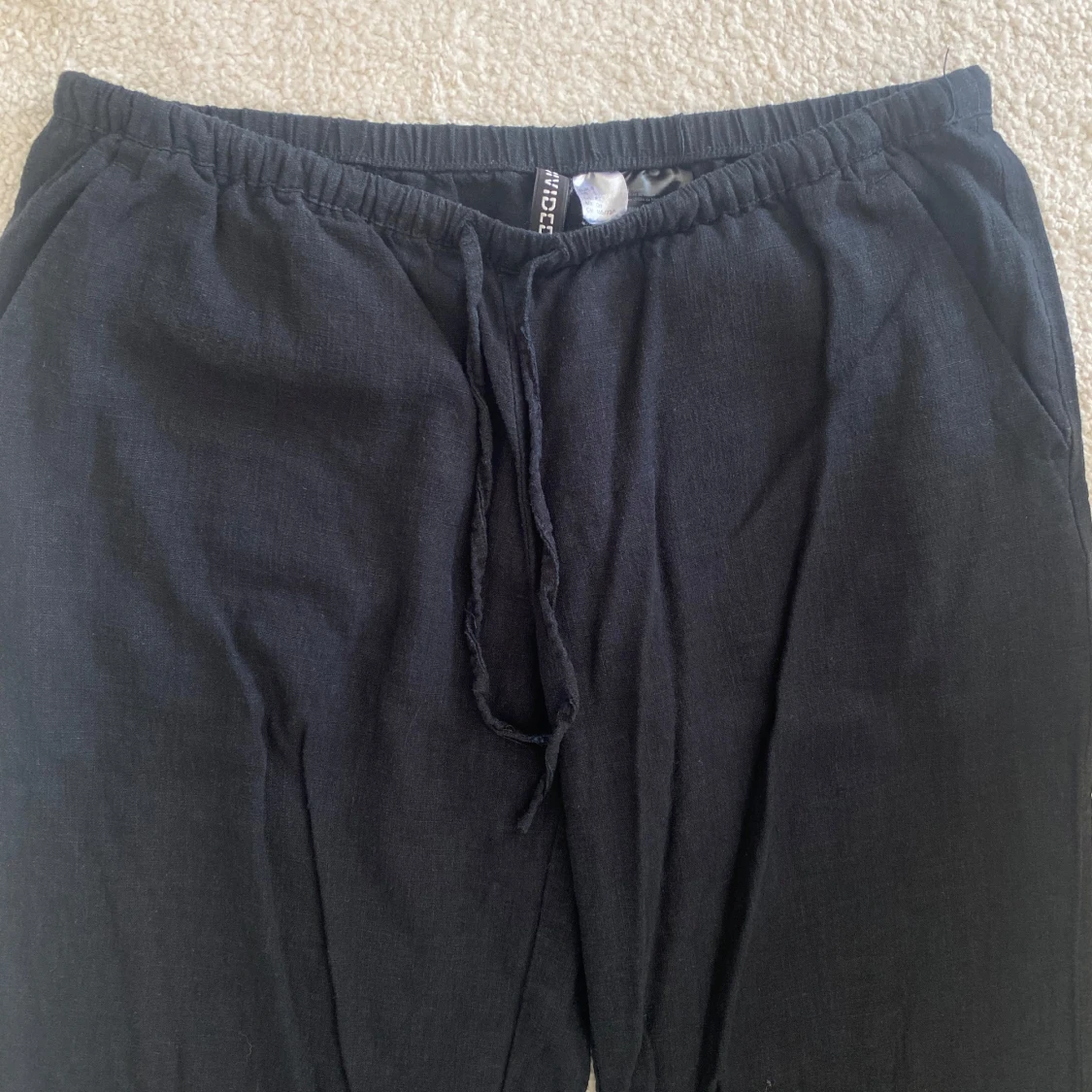 Svarta linnebyxor från H&M DIVIDED - 2