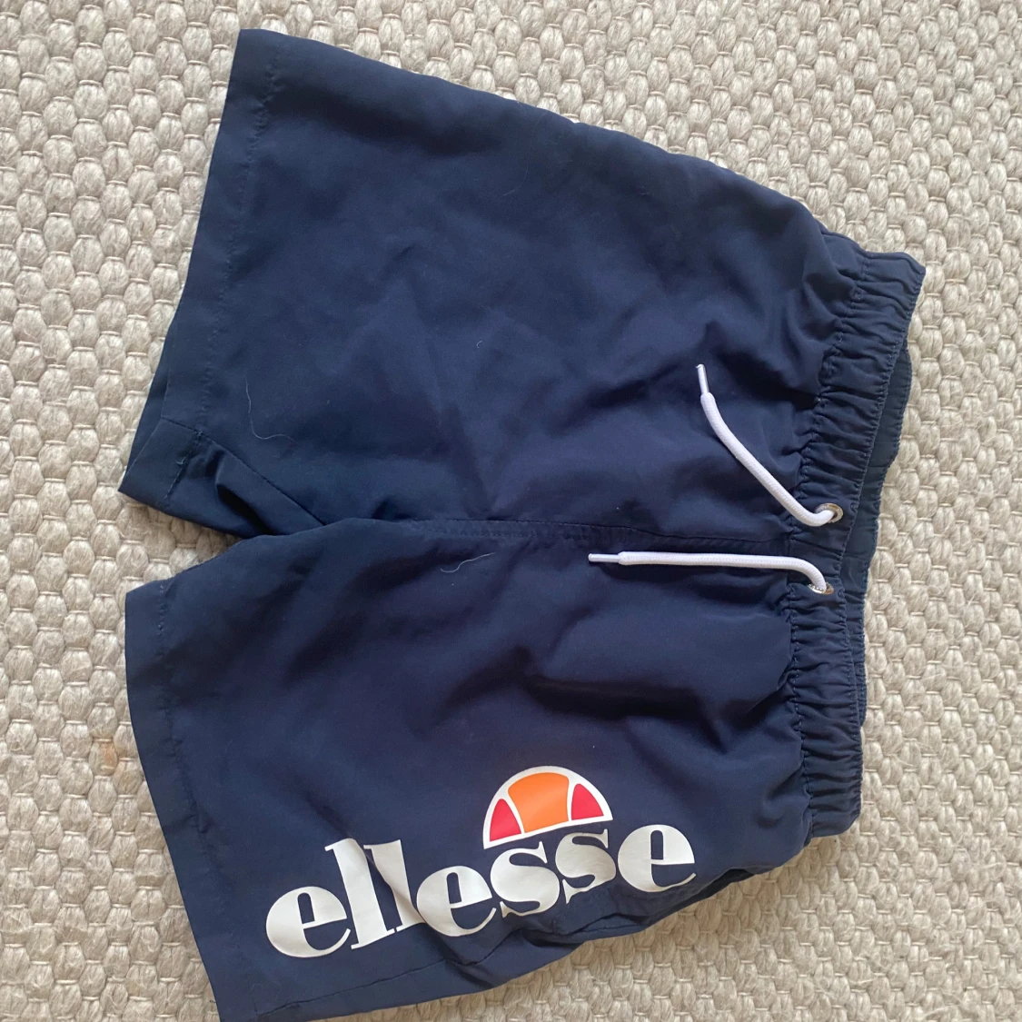 Mörkblå badshorts från Ellesse