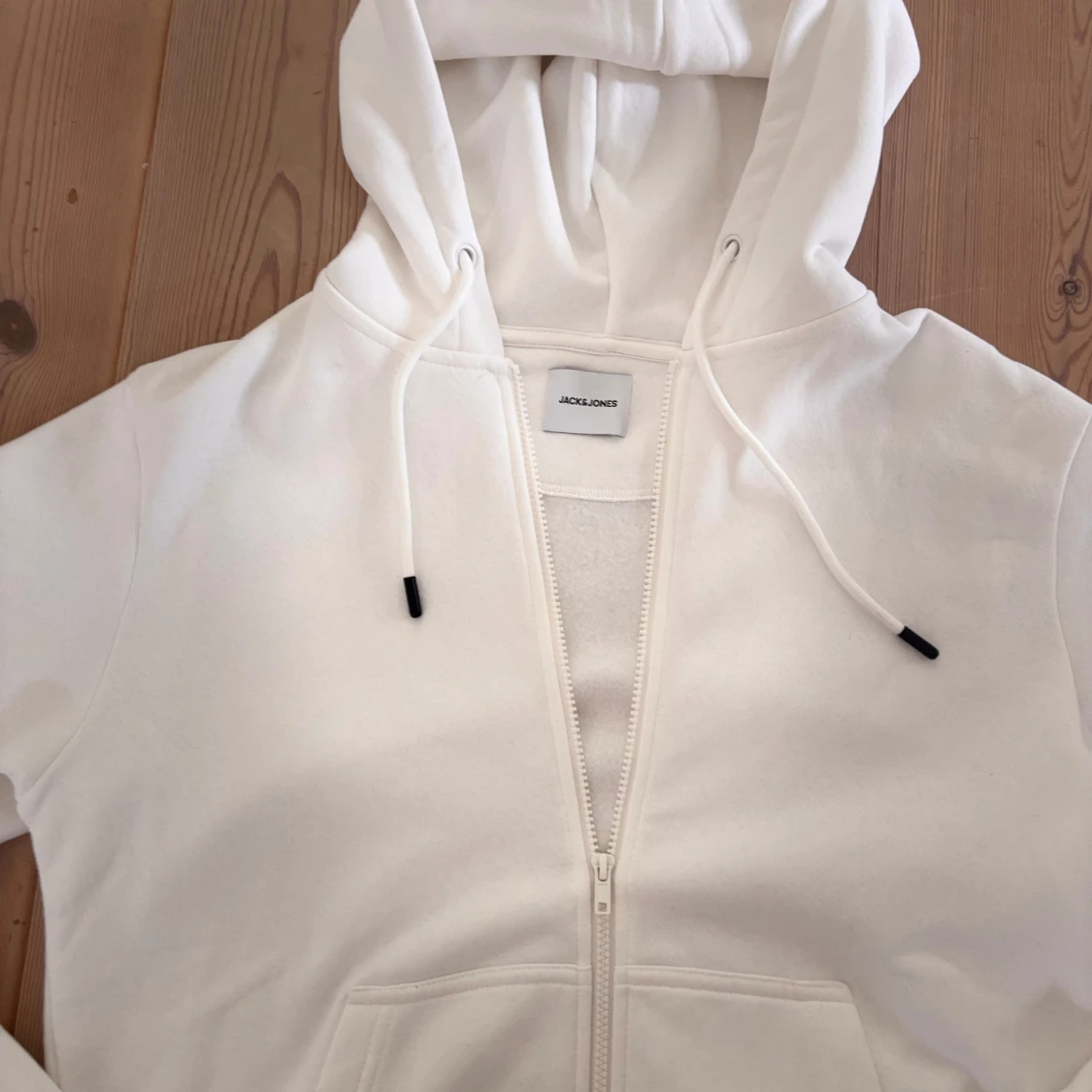 Vit hoodie från Jack & Jones - 2