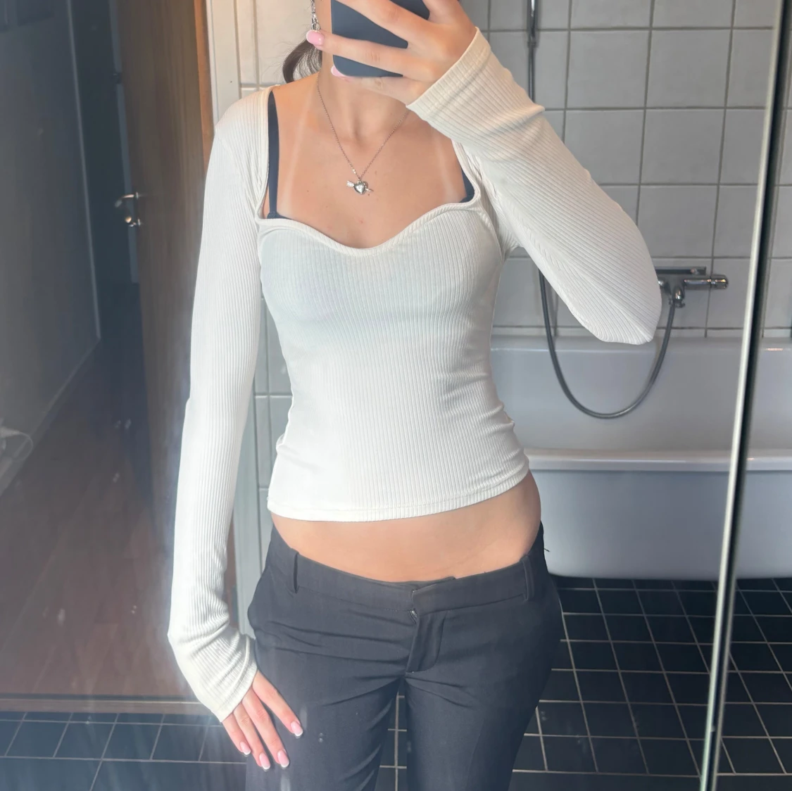 Vit ribbad långärmad topp - 1