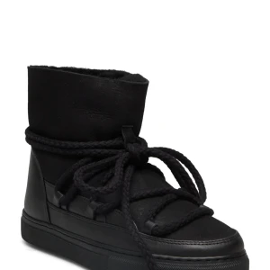 INUIKII classic - Intressekoll på mina inuikii skor jag köpte förra vintern, de är endast använda ca 3 gånger då de är i fel storlek så de är som nya☺️kartong kommer med💕köpta för 3000, skriv privat för fler bilder☺️☺️