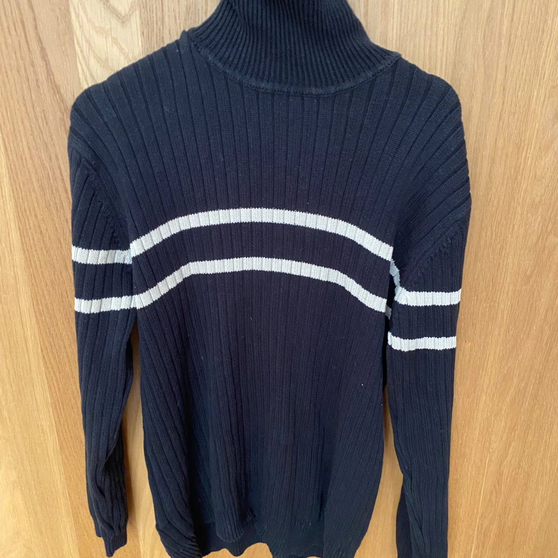 Svart polotröja  - 1