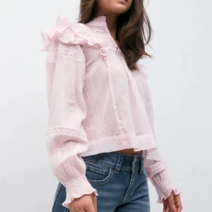 boho lace blouse - Superfint rosa blouse från Gina tricot Young. Storleken är 170 Young men passar mig som har M hur bra som helst 💗💗