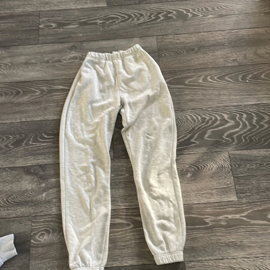 Grå mjukisbyxor från Gina Tricot XXS