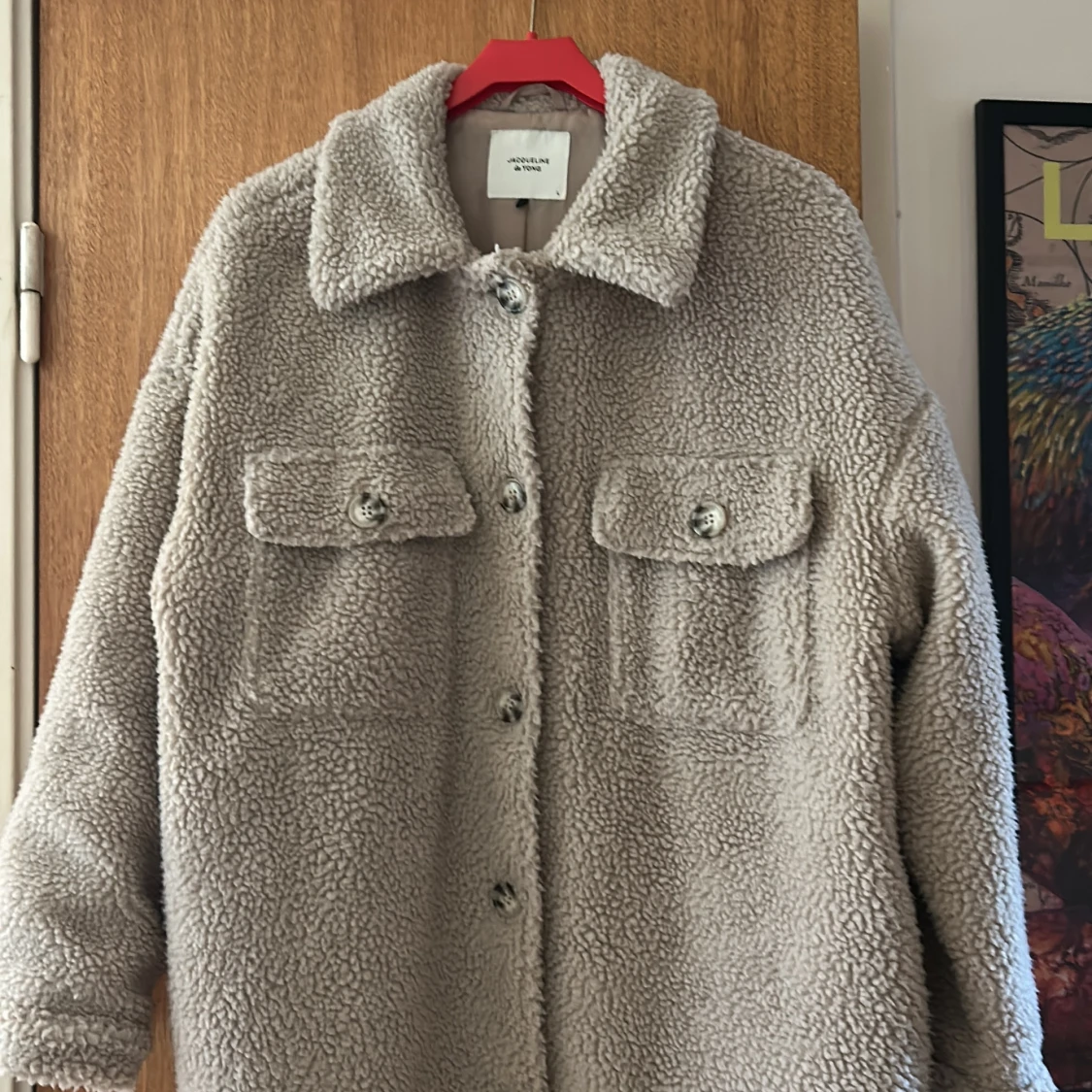 Beige teddyjacka från Jacqueline de Yong