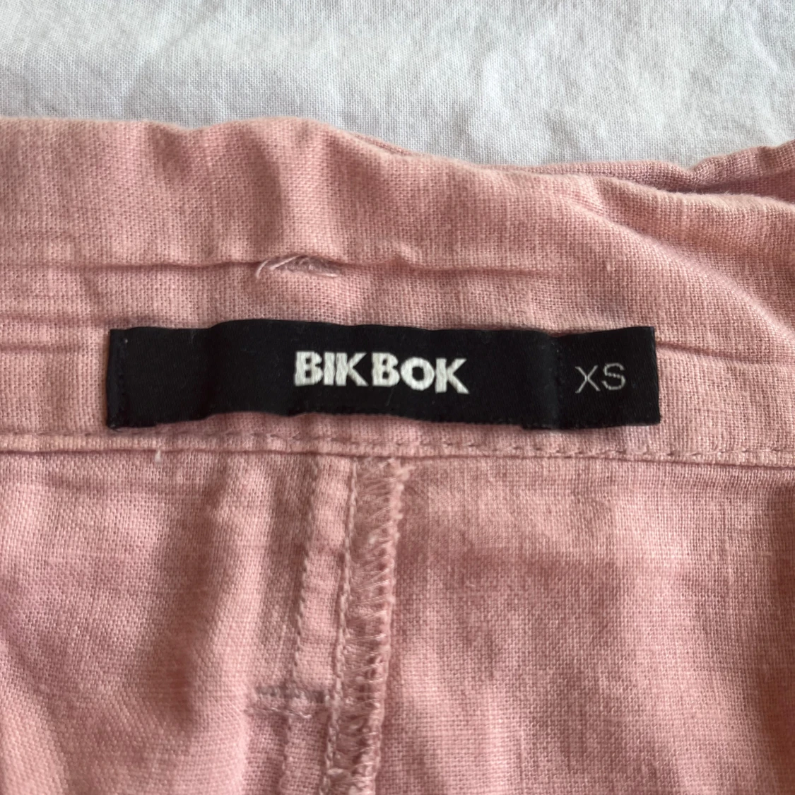 Rosa linneshorts från Bik Bok - 2