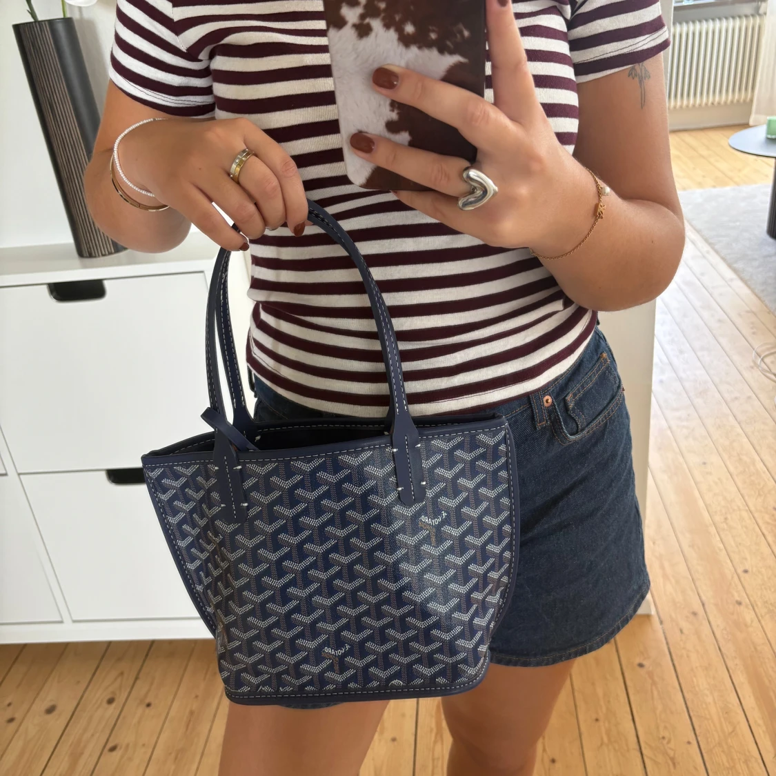 Blå  handväska med mönster - 1