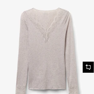 Beige intimissmi tröja med spets - Supersnygg beige intimissmi tröja, helt ny använd två gånger pris kan diskuteras 💕