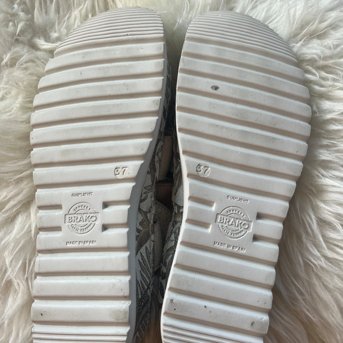 Silvriga sandaler från Brako, strl 37 - 3