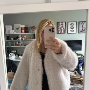 Päls jacka - Super söt päls jacka från vero Moda! Knappt använd💓