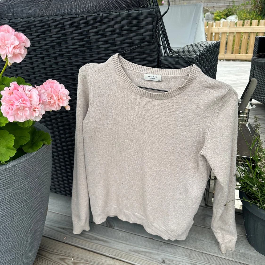 Beige stickad tröja - 1