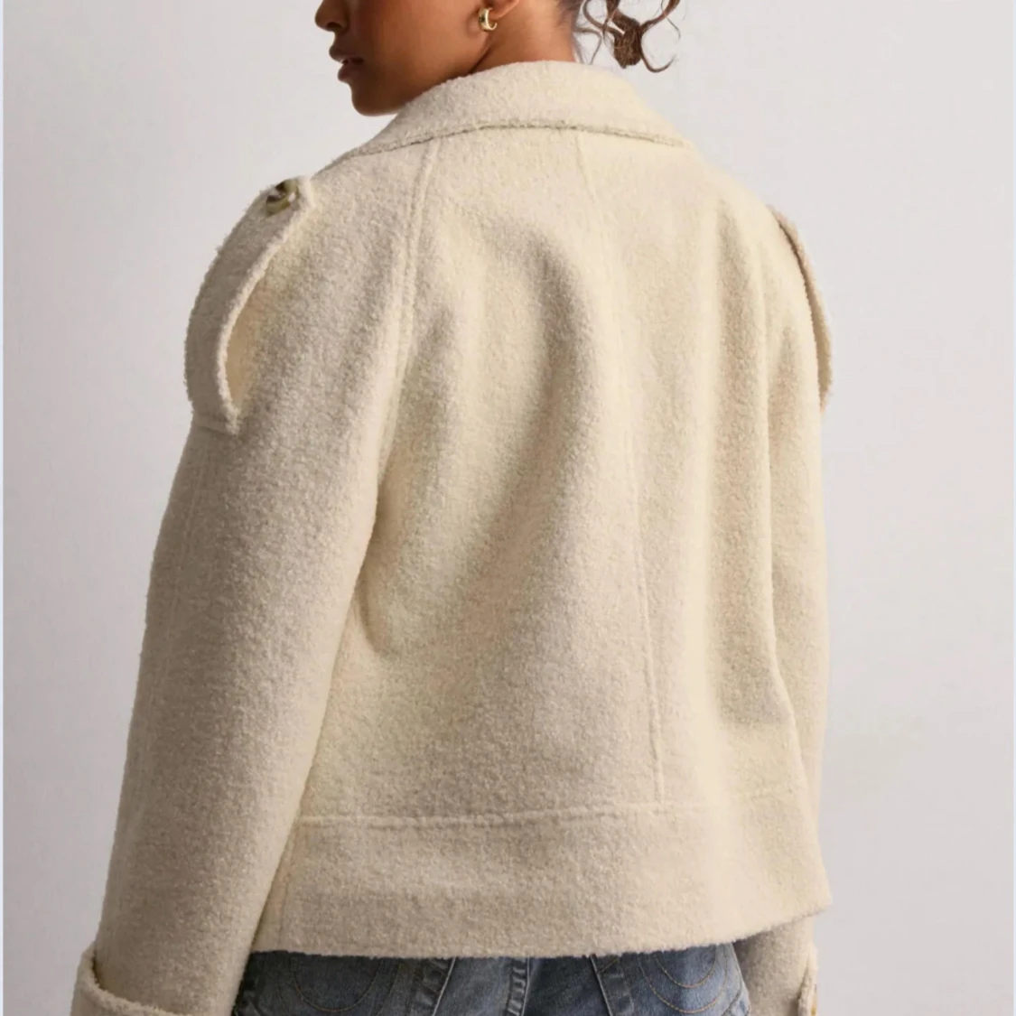 Offwhite kappa från Nelly