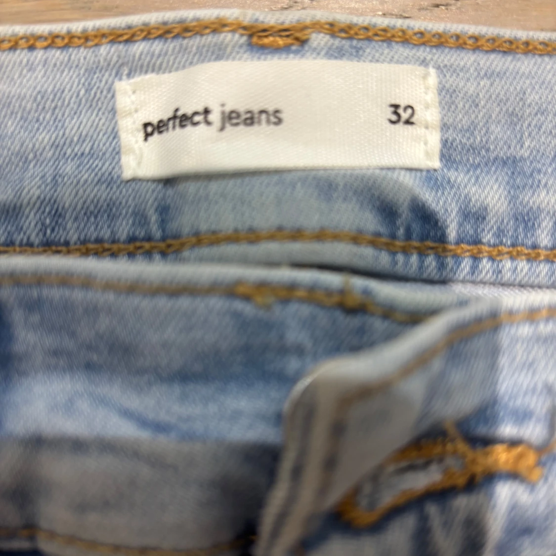 Ljusblå bootcut jeans från gina tricot - 1