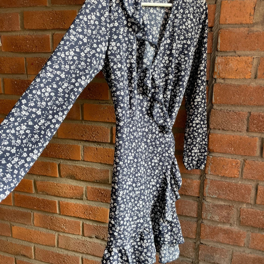 Blommig omlottklänning från ONLY