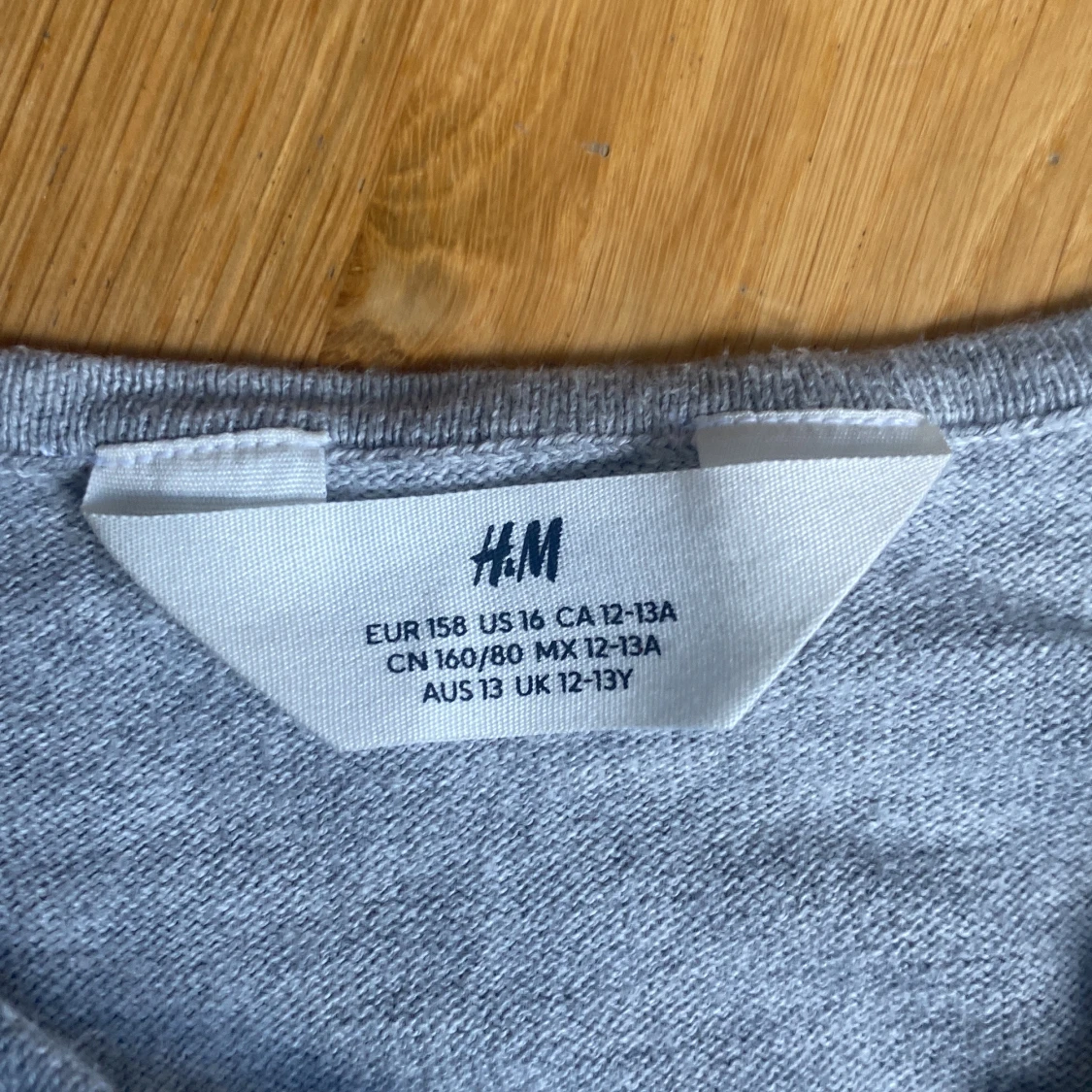 Grå kofta från H&M med knappar - 4