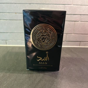 Lattafa Asad 100 ml - Oöppnad