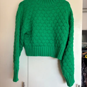 Grön stickad tröja från Monki - Använd vid enstaka tillfälle 