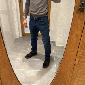 Replay jeans  - Ett par snygga jeans från Replay i storlek W32 L34 i modellen Anbbas 