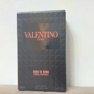 Valentino Uomo Born In Roma Coral Fantasy PRISFÖRSLAG - 100ml ungefär 90ml kvar. Om ni har mer frågor hör bara av er! Vi kan säkert fixa ett schysst pris! Det är bara att lägga en prisförslag! Finns på tradera för 650! Namn: Alex811. In och bud!