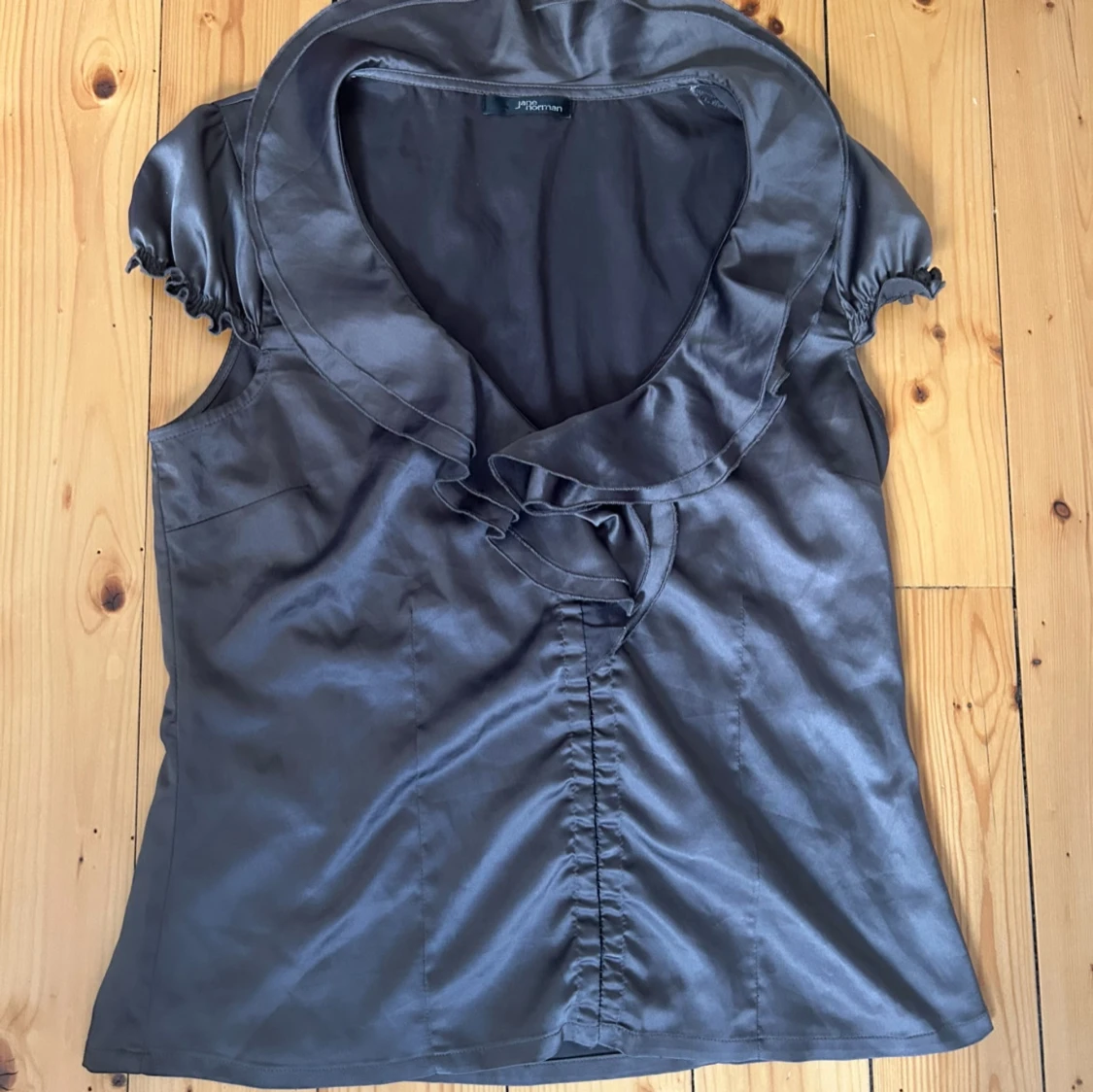 Blus med volang  - 2