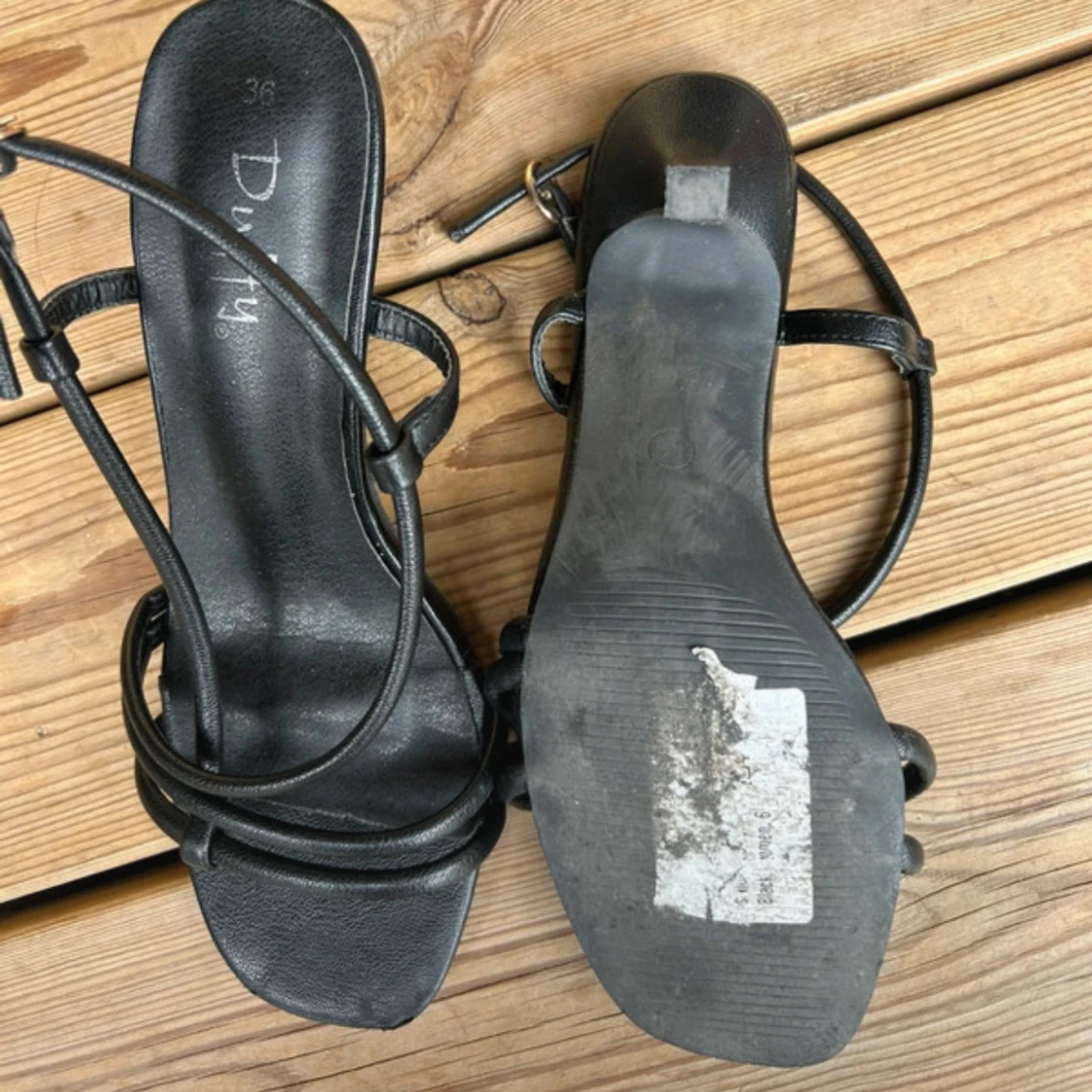 Svarta sandaler med klack  - 1