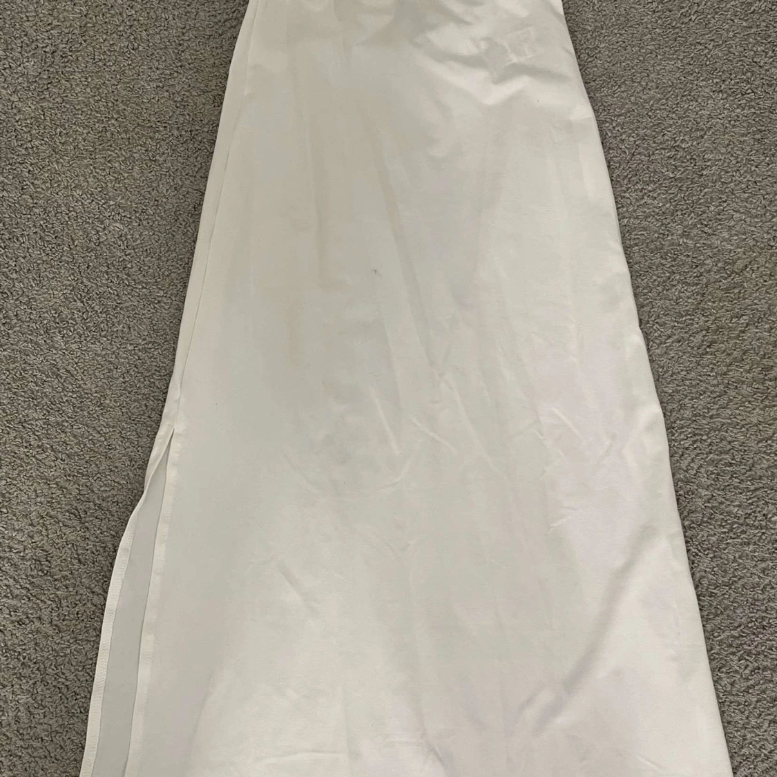 Vit långkjol med slits - 1