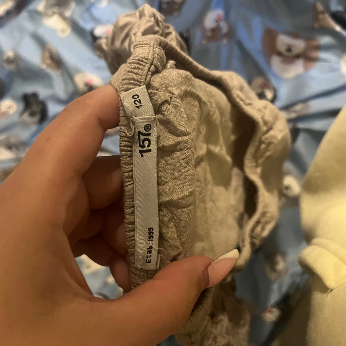 Beige blus med volang (barnkläder) - 2