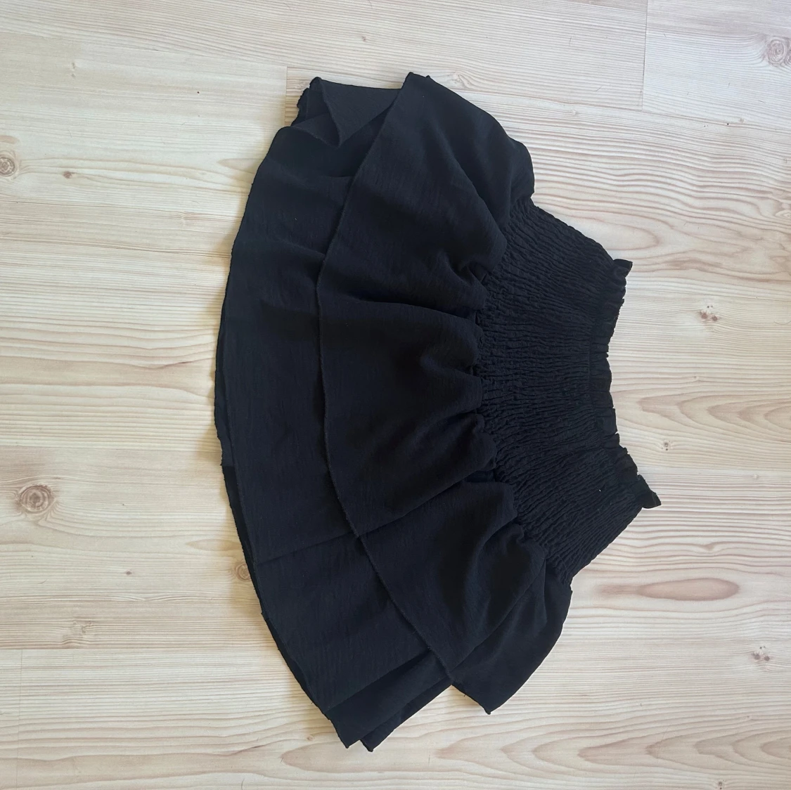 Svart volangkjol från h&m 