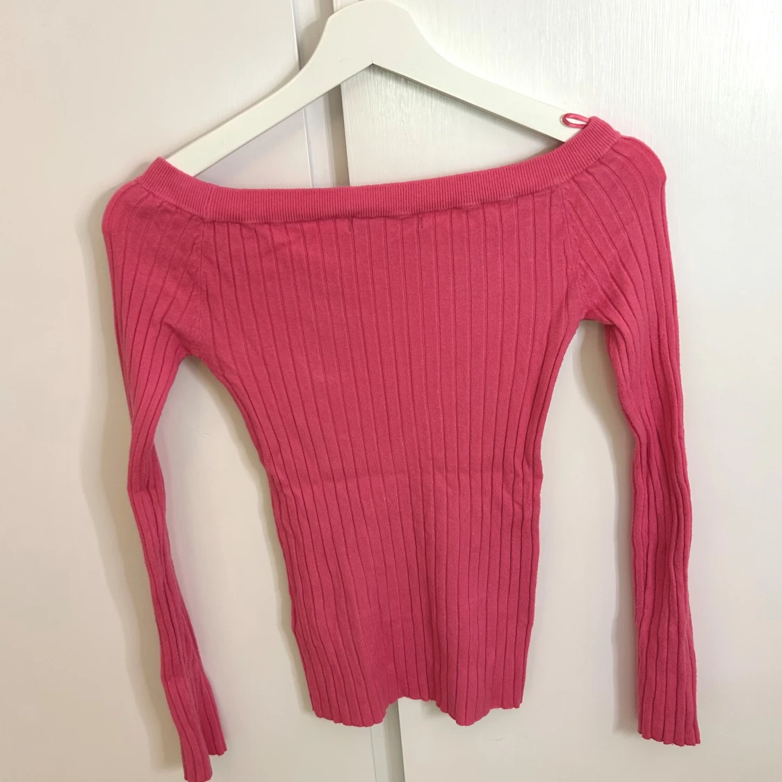 Ribbad rosa offshoulder tröja Gina Tricot - 1