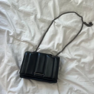 Svart väska - Svart väska från pull and bear