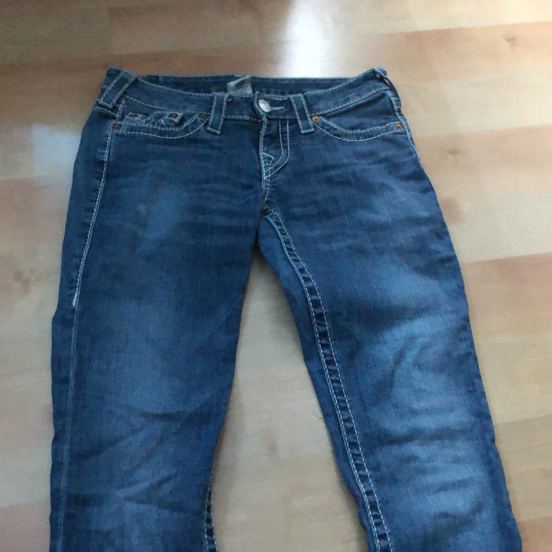Mörkblåa true religion jeans 