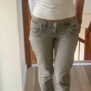 Gray jeans - Sewn gray jeans from lee cooper, low waist bootcut size w30 l32, fits 173 cm tall, first is inspo