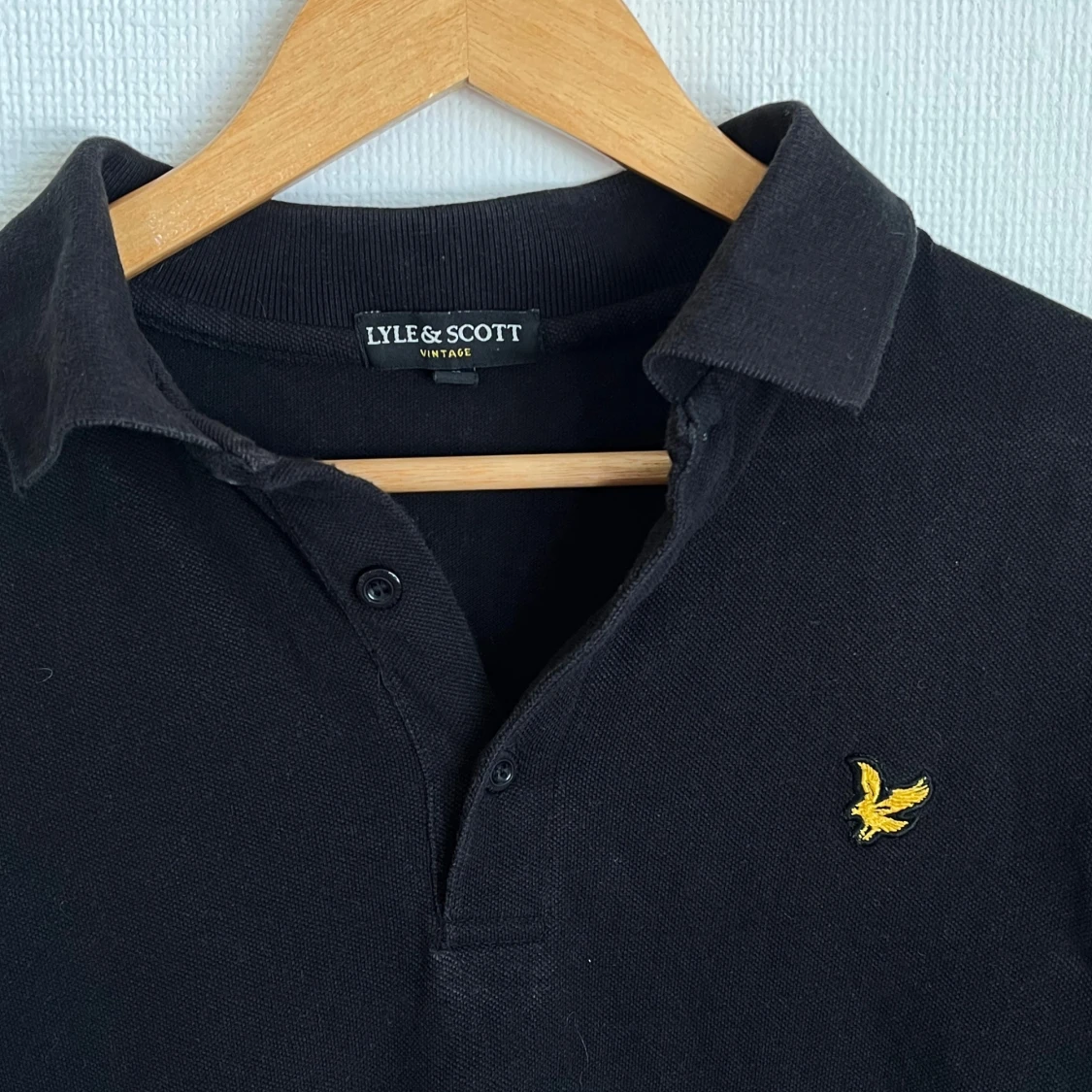 Svart pikétröja från Lyle & Scott