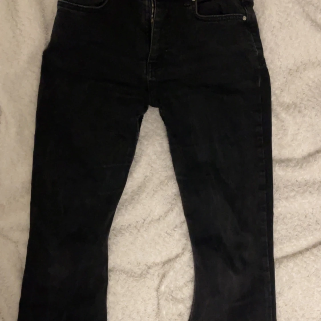 Utsvängda svarta jeans ginatricot, storlek 36💕