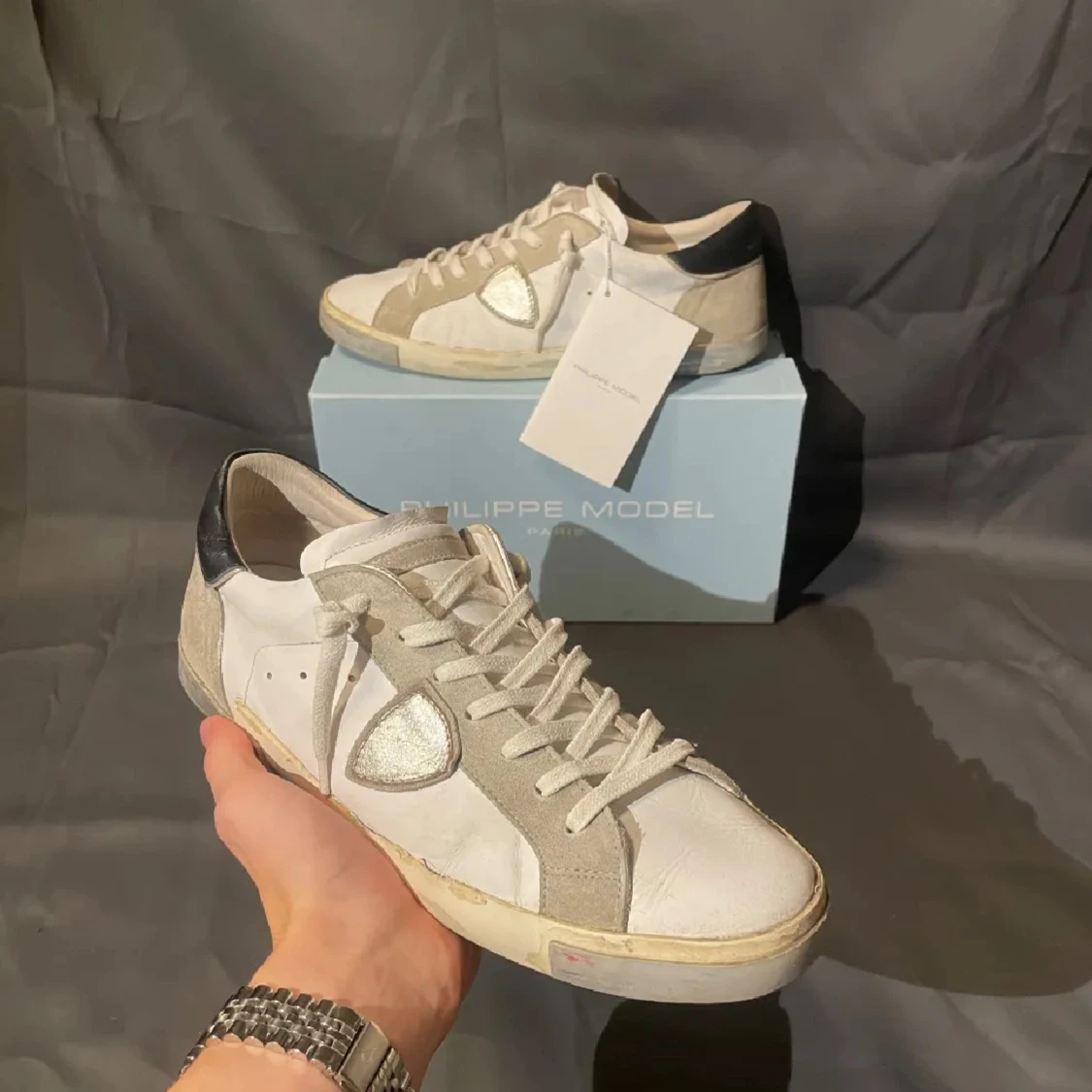 Philippe Model vita sneakers med grå detaljer