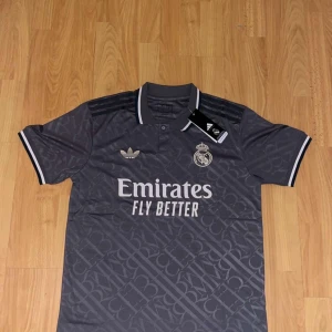 T-shirt - Helt ny. Inte använd