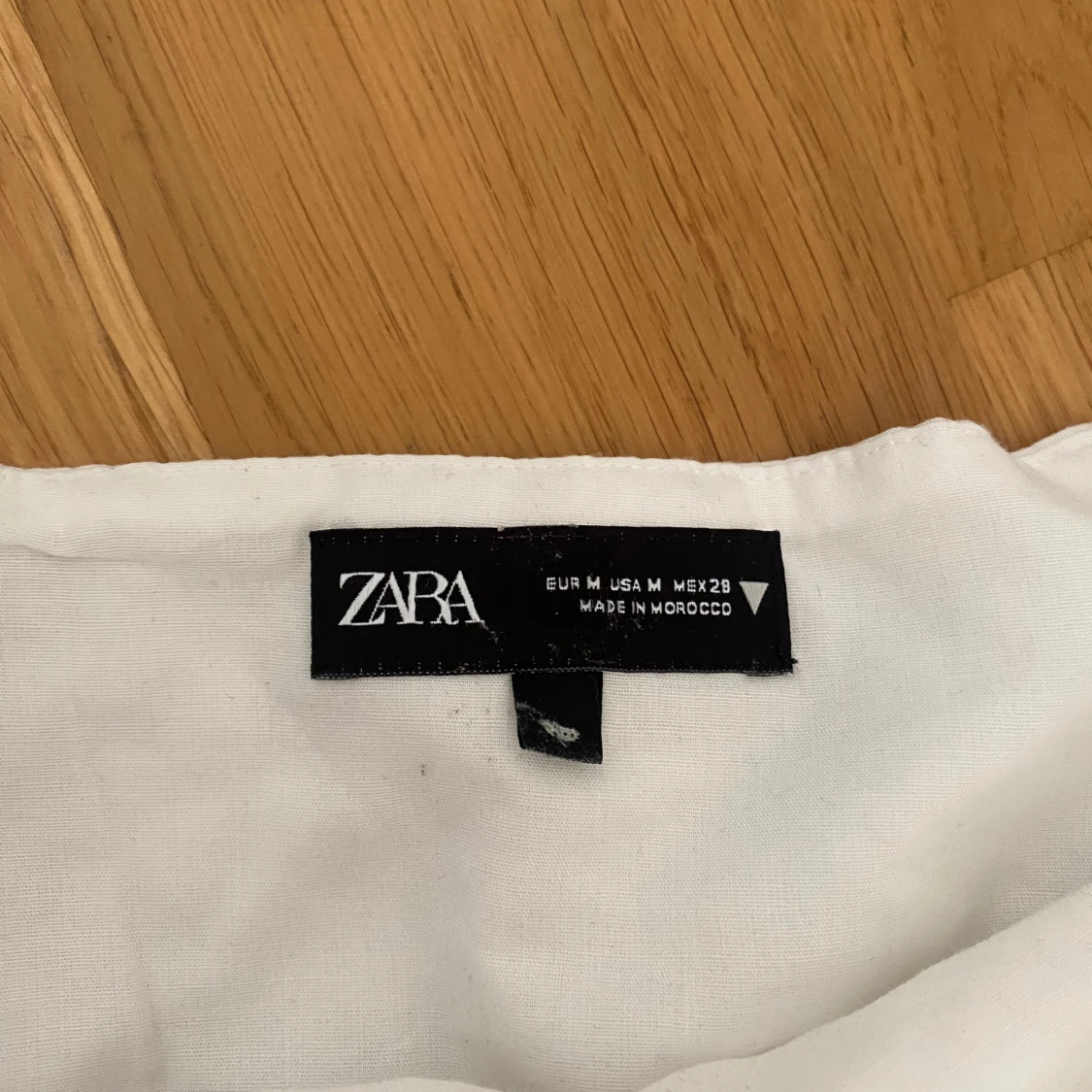 Vit volangkjol från Zara - 1