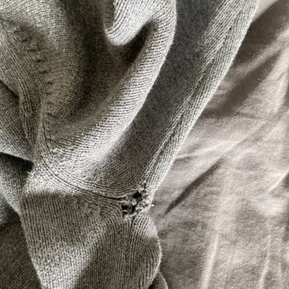 Grå stickad tröja från GANT - 4