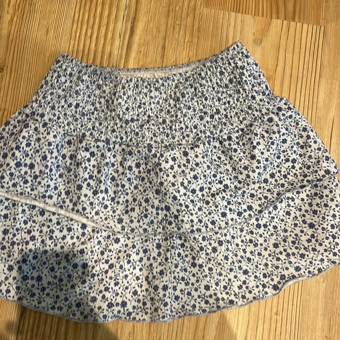 Blommig volangkjol från Gina Tricot - 1