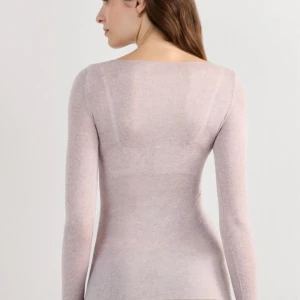 Ljusbeige långärmad topp från Intimissimi - Superskön och tunn långärmad topp från Intimissimi i ljusbeige nyans. Använt 2-3 gånger💕 Nypris 489💕