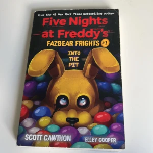 Five nights at Freddy’s - fazbear frights #1 - På engelska. Syns att den är använd, men boken i sig är faktiskt bra.