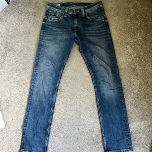 PEPE jeans 30/32 - Slim / straight fit kan gå ner i pris vid smidig affär!